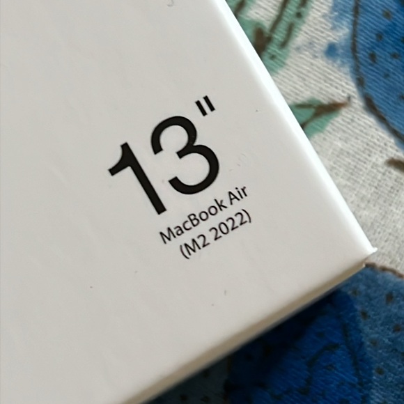 13” MacBook Air CLEAR hardcase shell - Picture 2 of 7